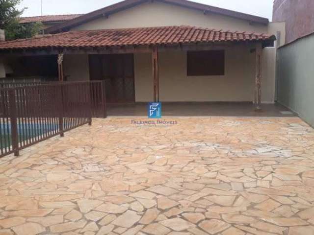Casa com 2 suítes no Parque dos Lagos, piscina, área gourmet, quintal. 4 vagas