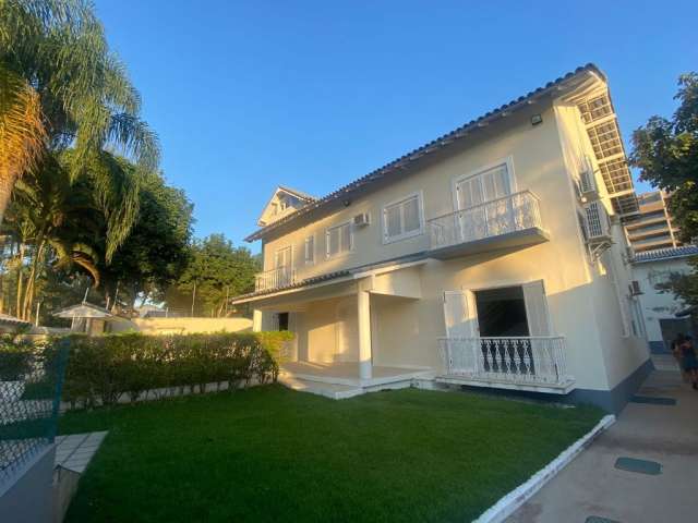 Linda Casa Duplex no Rio Mar à venda com 5 Suítes e 525m²