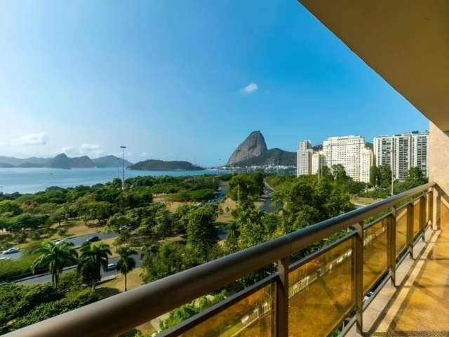 Apartamento à venda na Praia do Flamengo com 4 Quartos, 2 Banheiros e 221m².