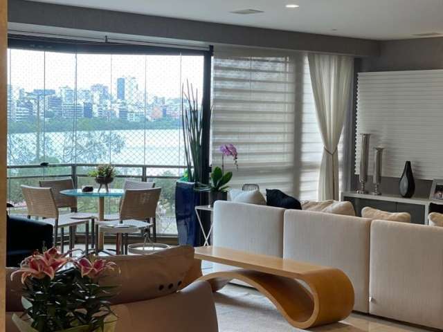 Apartamento de Andar Baixo com vista Lagoa à venda com 3 Suítes e 3 Vagas.