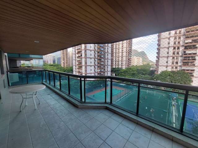 Apartamento à venda localizado na Avenida Lucio Costa, Frontal Mar, 4 Quartos; 4 suites; 4 Vagas. Condomínio Les Residence de Monaco, Barra da Tijuca.