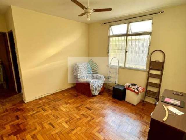 Apartamento à venda em Niterói-RJ, bairro São Lourenço: 2 quartos, 1 sala, 1 banheiro, 1 vaga de garagem - 50m² de área.