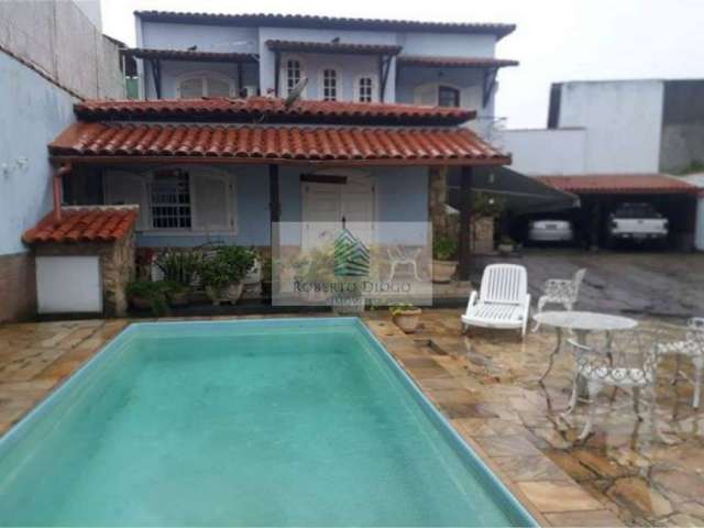 Casa de luxo em condomínio na Taquara, Rio de Janeiro-RJ: 5 quartos, 1 suíte, 1 sala, 3 banheiros, 6 vagas de garagem, 300m².