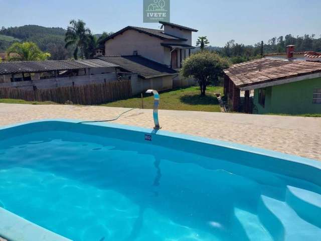 Oportunidade em monte alegre do sul-com piscina