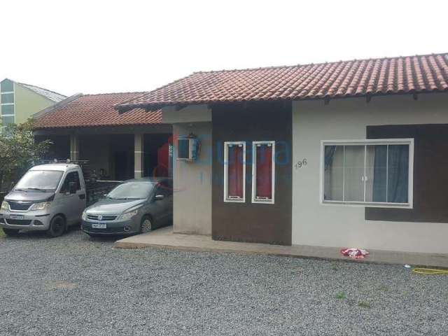 Casa para Venda em Guaramirim, Rio Branco, 2 dormitórios, 2 banheiros, 2 vagas