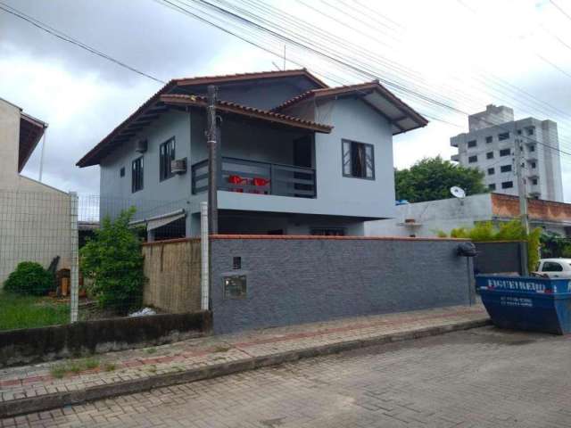 Casa para Venda em Balneário Piçarras, Centro, 5 dormitórios, 1 suíte, 3 banheiros, 1 vaga