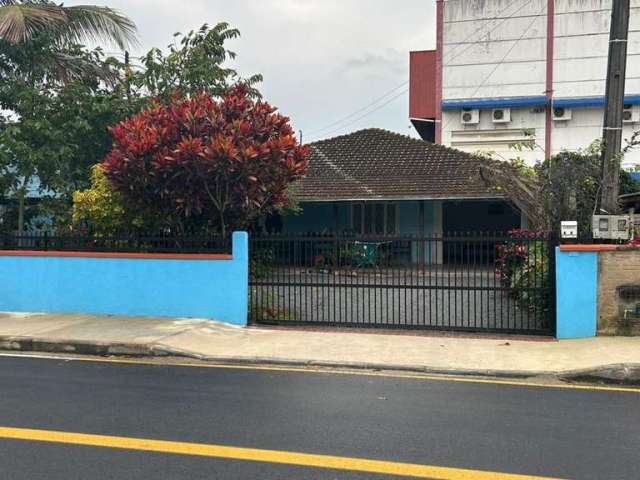 Casa para Venda em Guaramirim, Centro, 4 dormitórios, 2 banheiros, 2 vagas