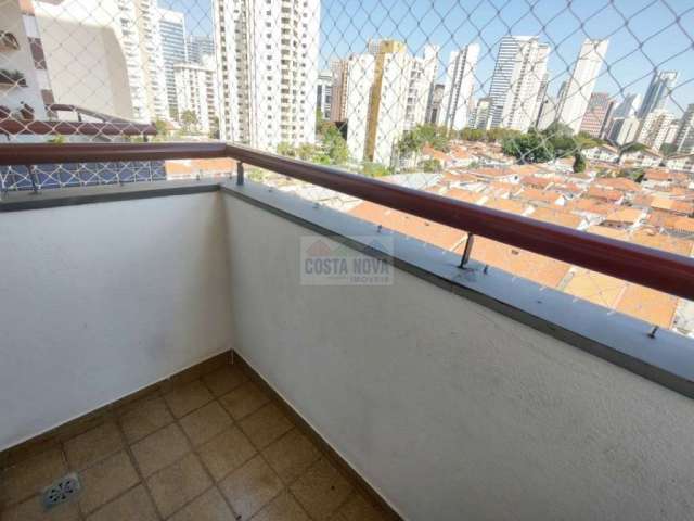 Apartamento com 3 quartos, sala com varanda, 2 vagas, condomínio com piscina