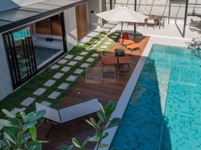 Casa a venda com 4 suítes, 350 m², piscina, área gourmet, 5 vagas de garagem, no Embaré