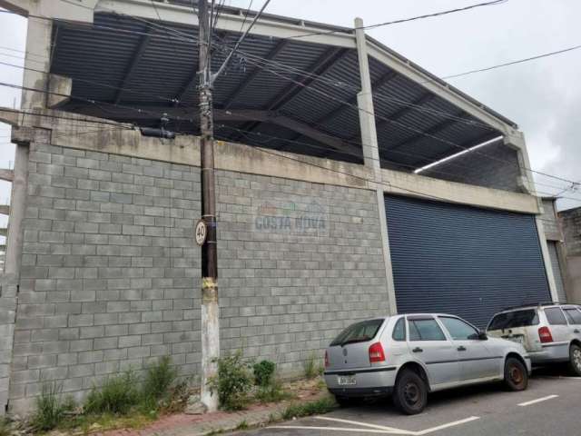 Galpão para locação, 350 m² de área útil, 2 banheiros. Bem localizado no Bairro Ocian, Praia Grande