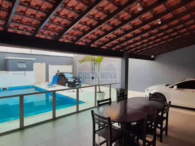 Vende se casa de 350m² com piscina em Itanhaém com 05 quartos sendo 02 suítes