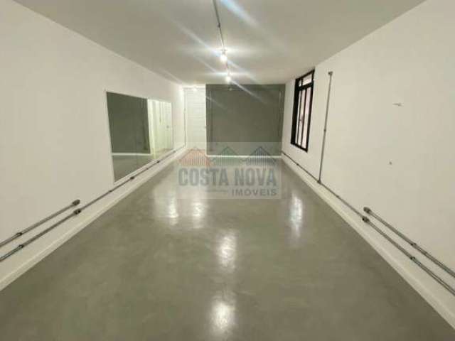 Sala comercial fundos, 65m²,  2 banheiros e 1 copa