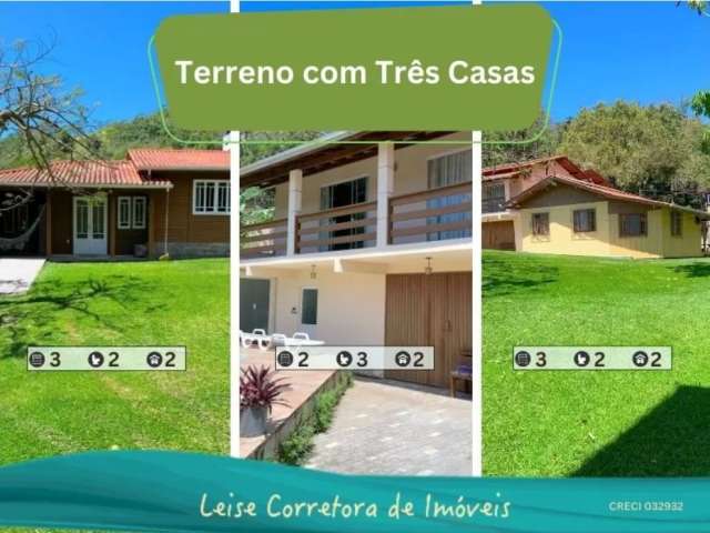 Terreno 1150 m² com 3 casas na Praia de Taquaras, Balneário Camboriú.