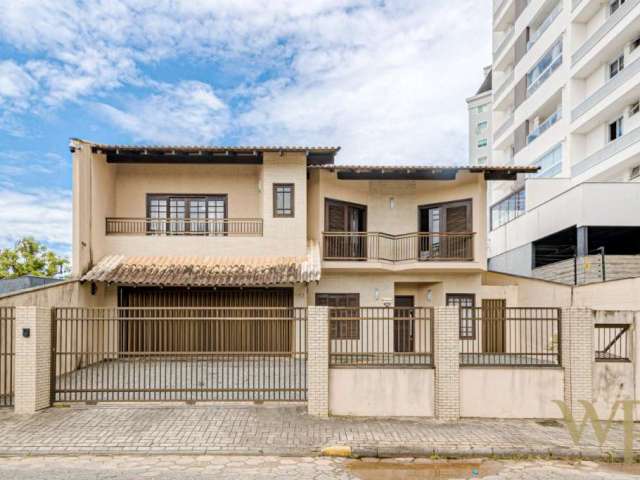 Casa com 3 quartos à venda na Rua Eça de Queiros, 138, Saguaçu, Joinville por R$ 1.400.000