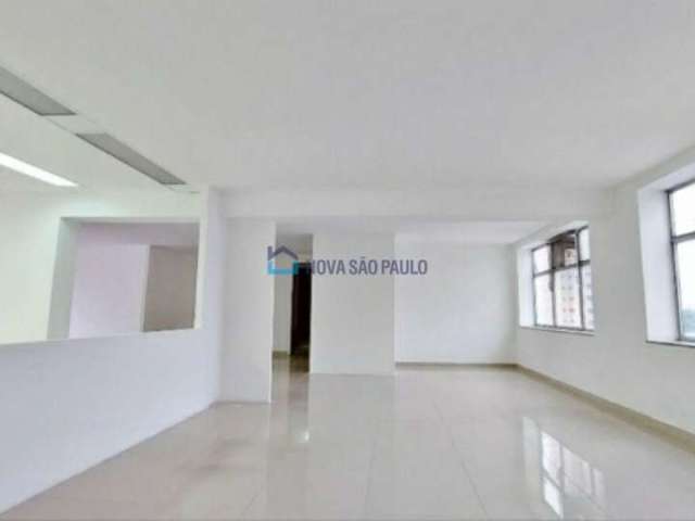 Conjunto comercial no Campo Belo - 135m², 2 vagas e 4 banheiros