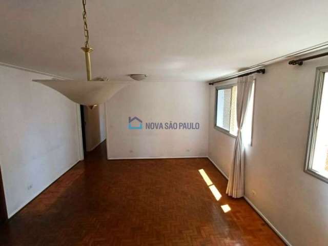 LOCAÇÃO. Moema Pássaros. Apartametno com 105M². 3 quartos. 2 vagas.