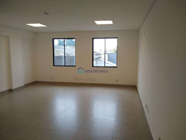 Sala comercial para locação! Na AV Santa Catarina!