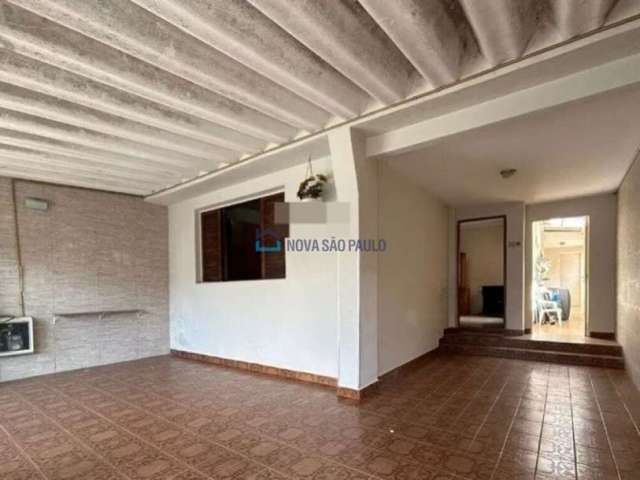 Casa na Vila Santa Catarina - Com 02 dormitórios e 02 vagas de garagem