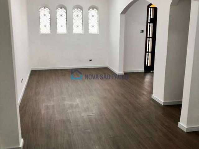 Imóvel comercial 150m² com 05 salas e 02 banheiros.