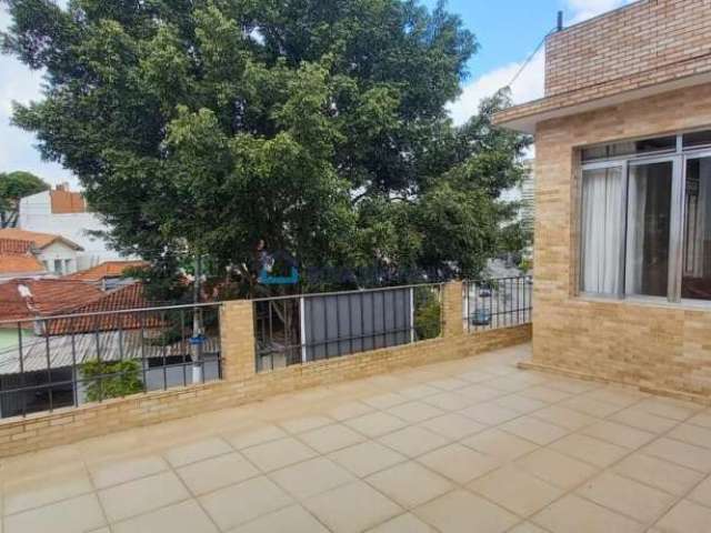 Casa assobradada todos os cômodos em um único piso