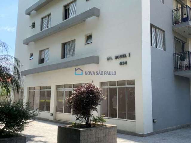 Apartamento Saúde, 2 dormitórios, sacada, 1 vaga.