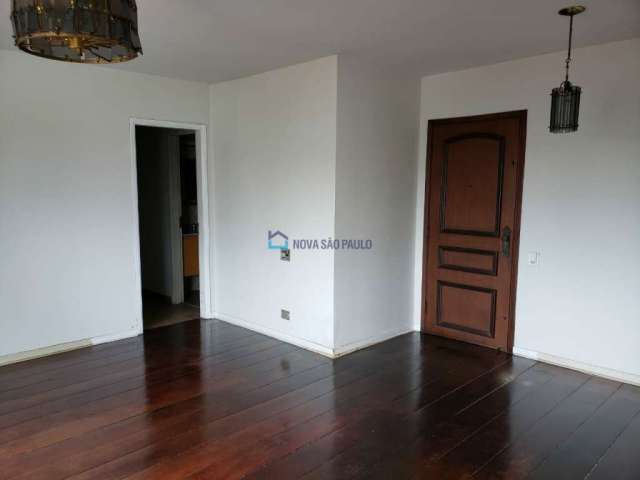 Apartamento à venda na Vila Clementino com 3 quartos.