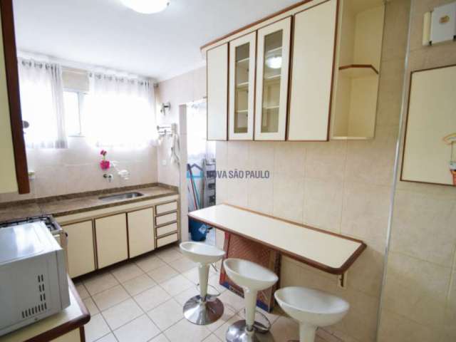 Apartamento Chácara Inglesa, cozinha planejada, sala com sacada, 68m².