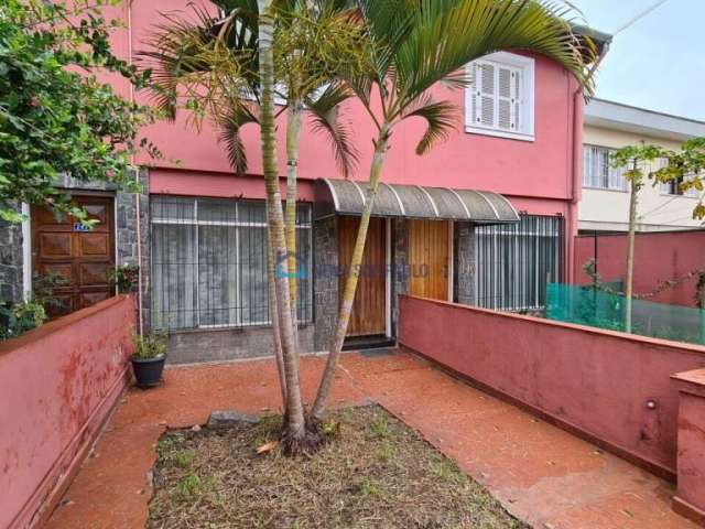 Casa a venda com entras para duas ruas.