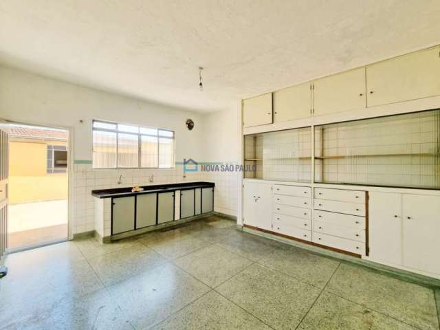 Casa à venda, na Vila Moinho Velho, a 900 metros do metrô Sacomã