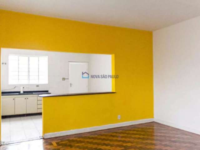 Sobrado residencial com 220 m² 3 dormitórios sala cozinha 3 banheiros área de serviço 1 vaga garagem