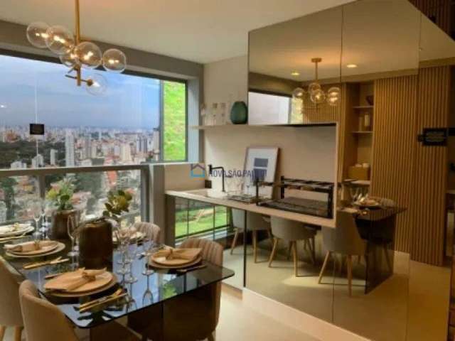 Apartamento à venda na Vila Mariana 65m², 2 quartos, 1 suite, 1 vaga a 300m do Metrô Ana Rosa. Lazer