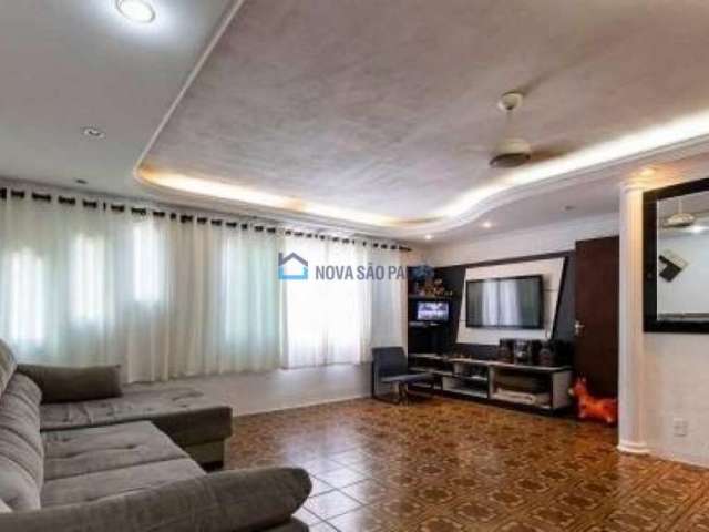 Sobrado - 220m² - 3 Dormitórios, 1 suíte, 4 Vagas - Vila das Mercês