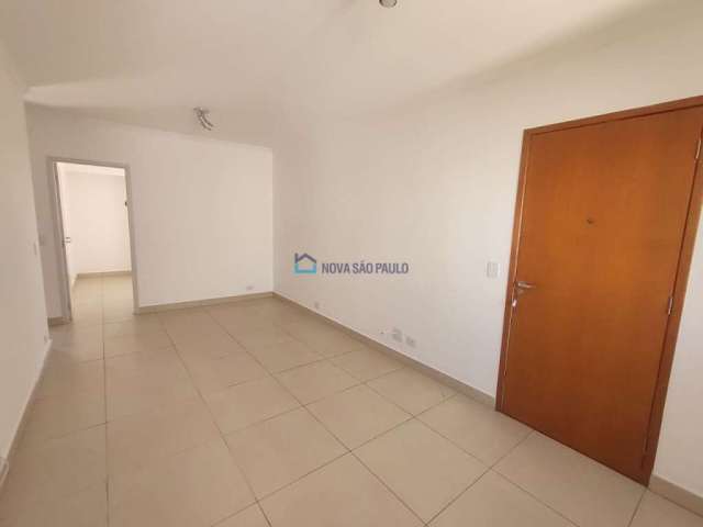 Apartamento Bairro Saúde. 62,89m². Metrô Saúde e Praça da Árvore.