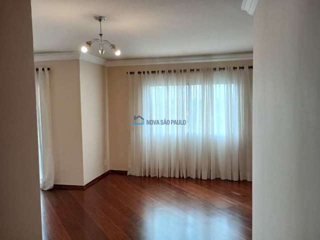 Apartamento com 125m²,  3 dormitórios, sendo 1 suíte e 2 vagas de garagem.