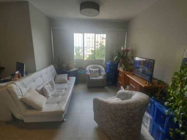 Apartamento/ Vila Paulista/ Reformado/ 2 quartos/ 2 banheiros/ 63m²/ vaga livre