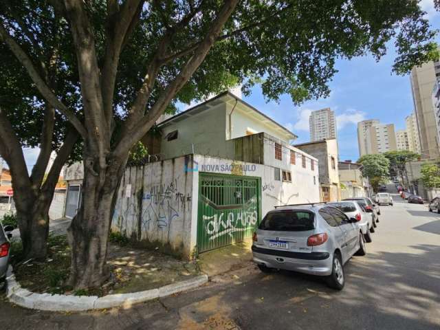 Sobrado à Venda com 3 Quartos e 2 Vagas, 226m² (SAÚDE)