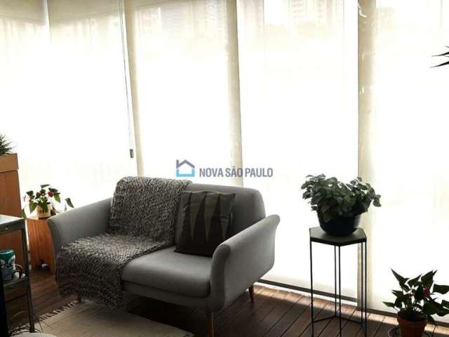 Venda. Vila Mariana. Apartamento com 67M². 2 quartos. 2 vagas