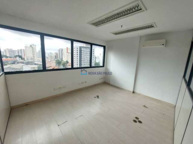 Sala comercial na Praça da Árvore, 58m² com 1 banheiro e 1 vaga.