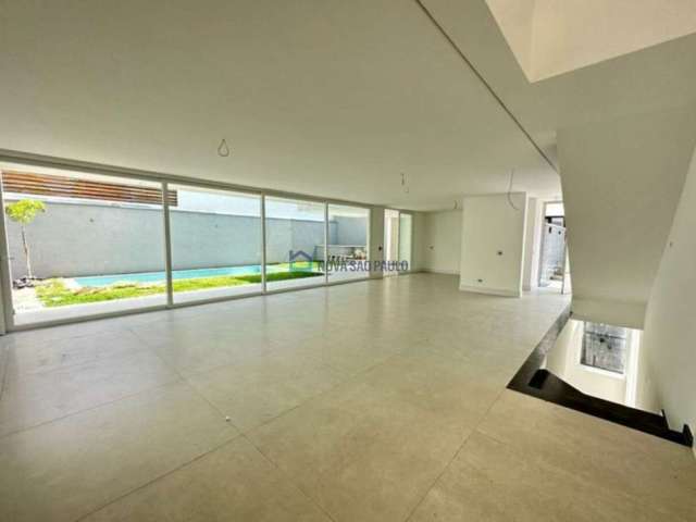 Casa de Condominio 450 m2 área util, piscina.