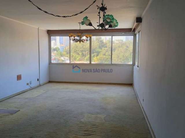 Apartamento 136m2, 3 dormitórios, 1 suite, 1 vaga, Ao lado do parque da Aclimação