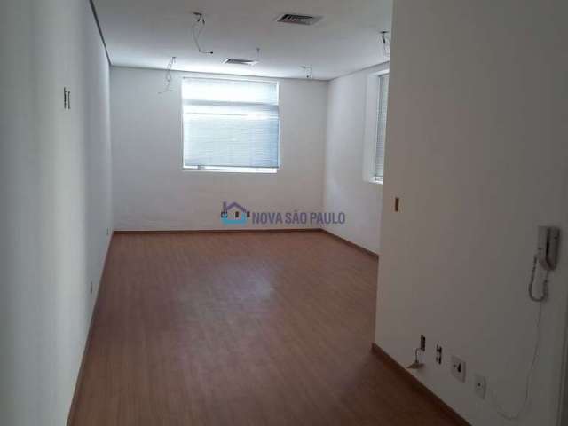 Conjunto comercial 32m2, 1 vaga. Próximo ao parque da aclimação.