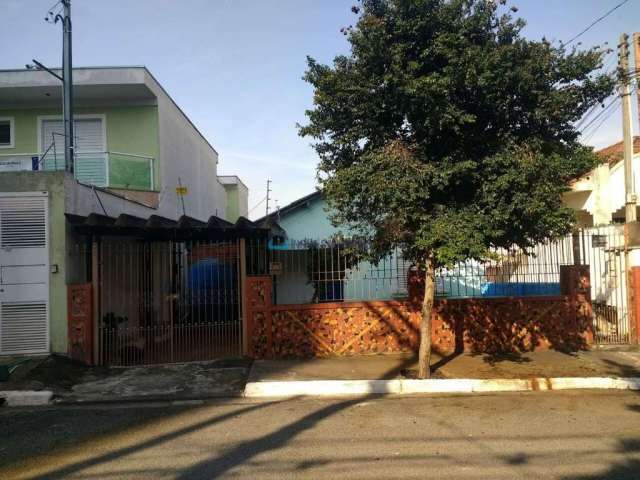 Casa com 300m² com 4 dorm.  2 vagas