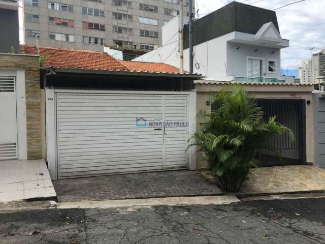 Casa à venda no Planalto Paulista com 3 quartos e 2 vagas de garagem.