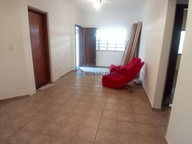 Casa Térrea 3 Dormitórios e 2 Vagas à Venda  - Vila Gumercindo