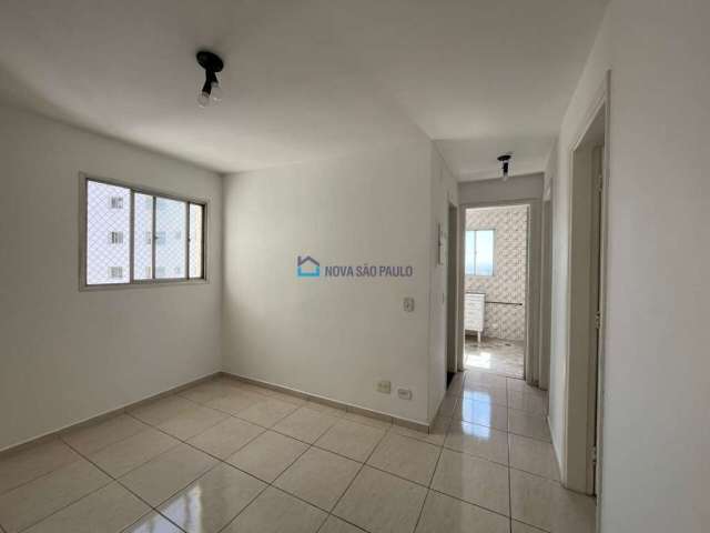 Apartamento no Cambuci 49m² com 2 dormitórios.