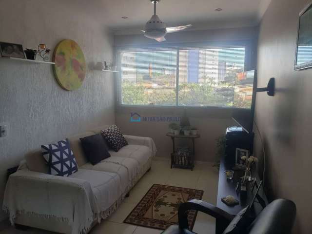 Apartamento à venda na Vila Guarani com 2 quartos e 1 vaga de garagem.