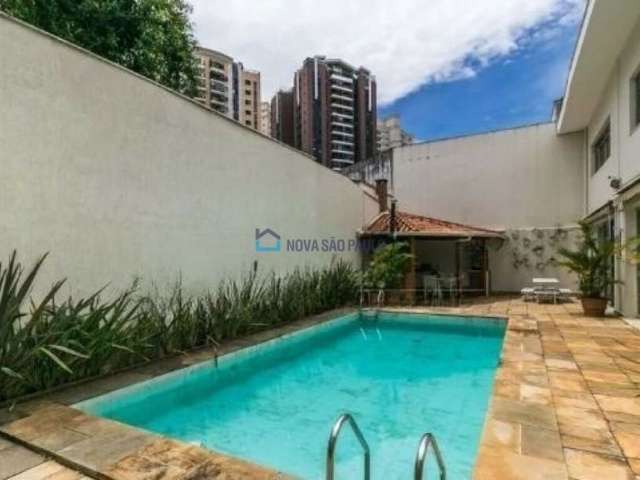 Moema. Venda Casa /Sobrado com 480M² AU. 3 suítes. 3 vagas