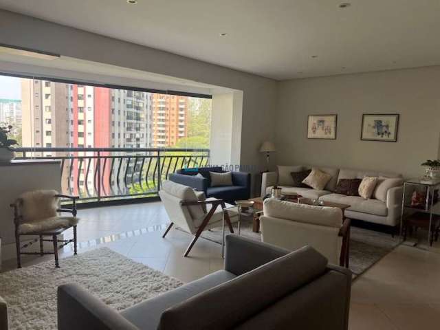 Apartamento com 158m² e 3 vagas no Morumbi próximo ao Parque Burle Marx