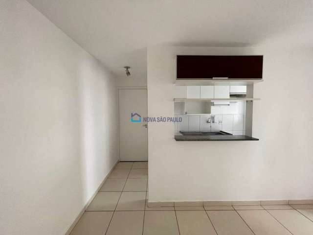 Apartamento com 02 dormitórios; região da Vila das Mercês.