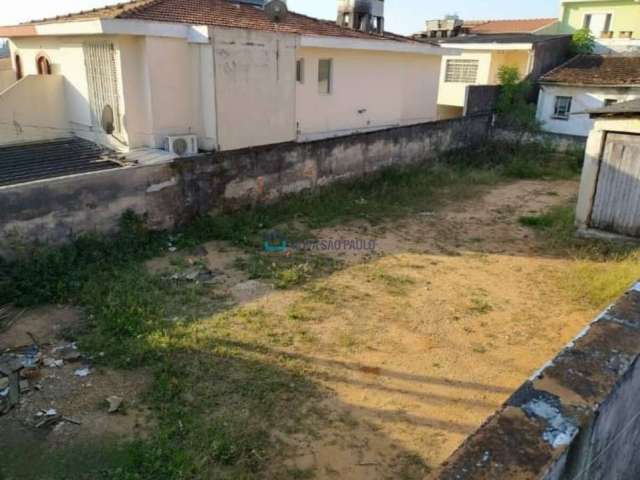 Terreno à venda na Vila Inglesa, com 330 m².